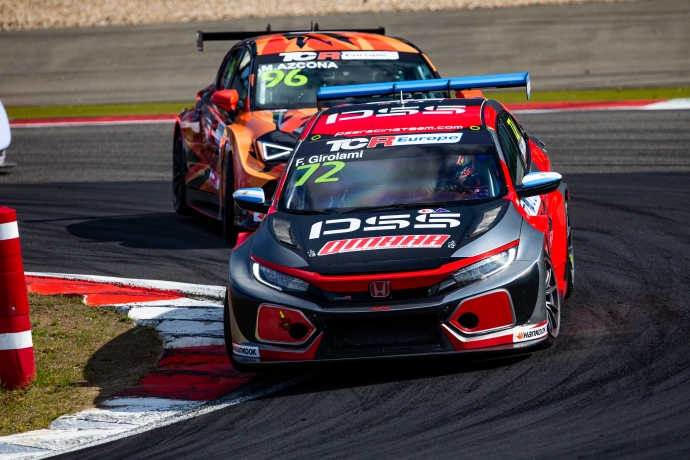 Franco Girolami con su Honda Civic en su doble podio en Nurburgring