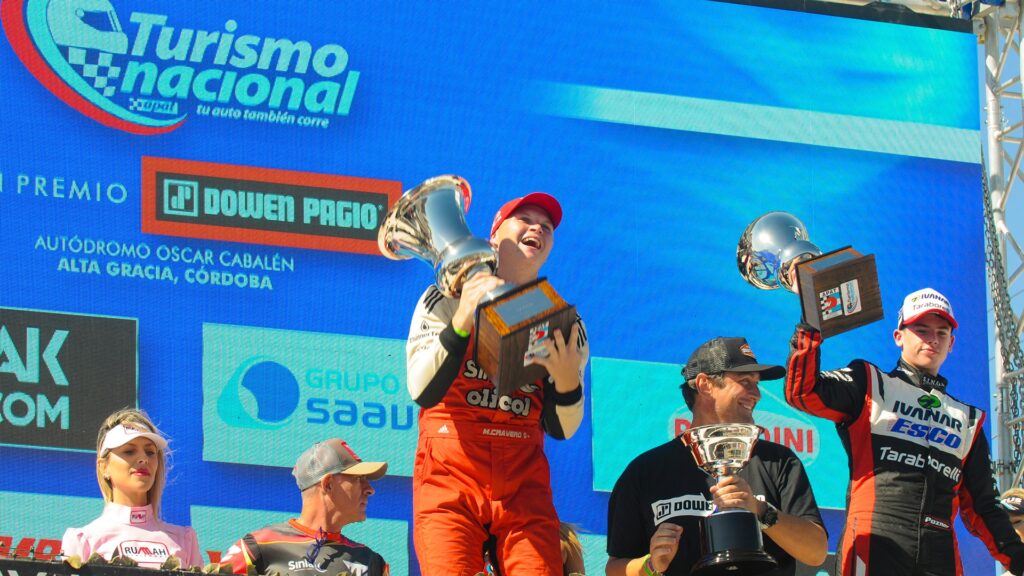 Matias Cravero en lo más alto del podio.